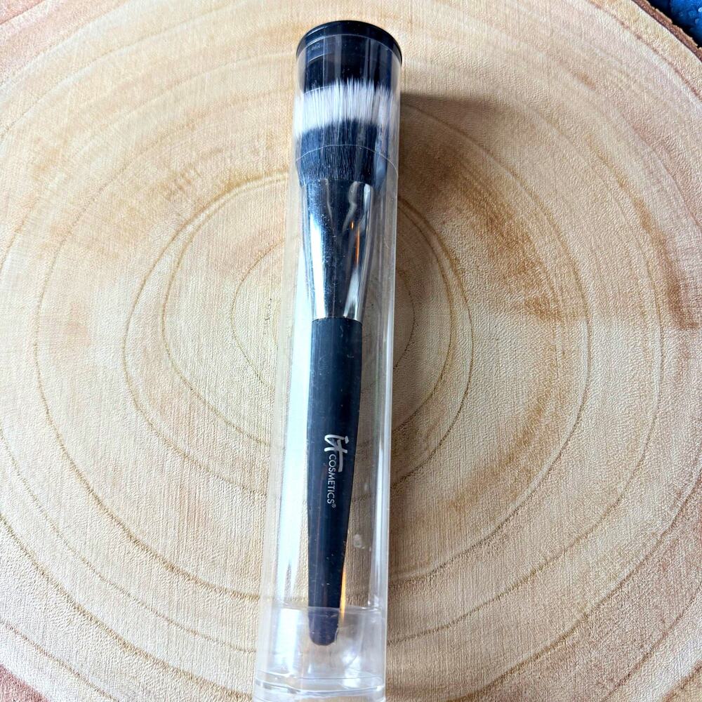 IT Cosmetics Heavenly Luxe Airbrush Blush Brush #20 Angled Black